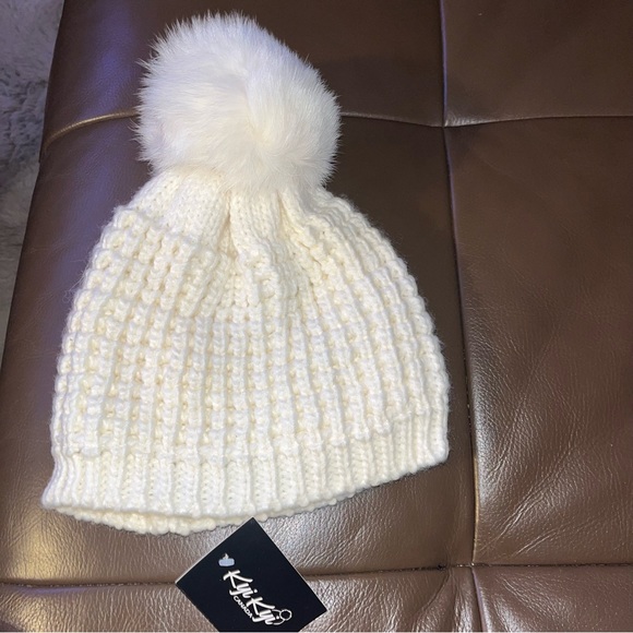 NWT Women's Kyi Kyi Genuine Fox Fur Pom Pom Waffle Knit Beanie Hat in Ivory - Picture 9 of 10